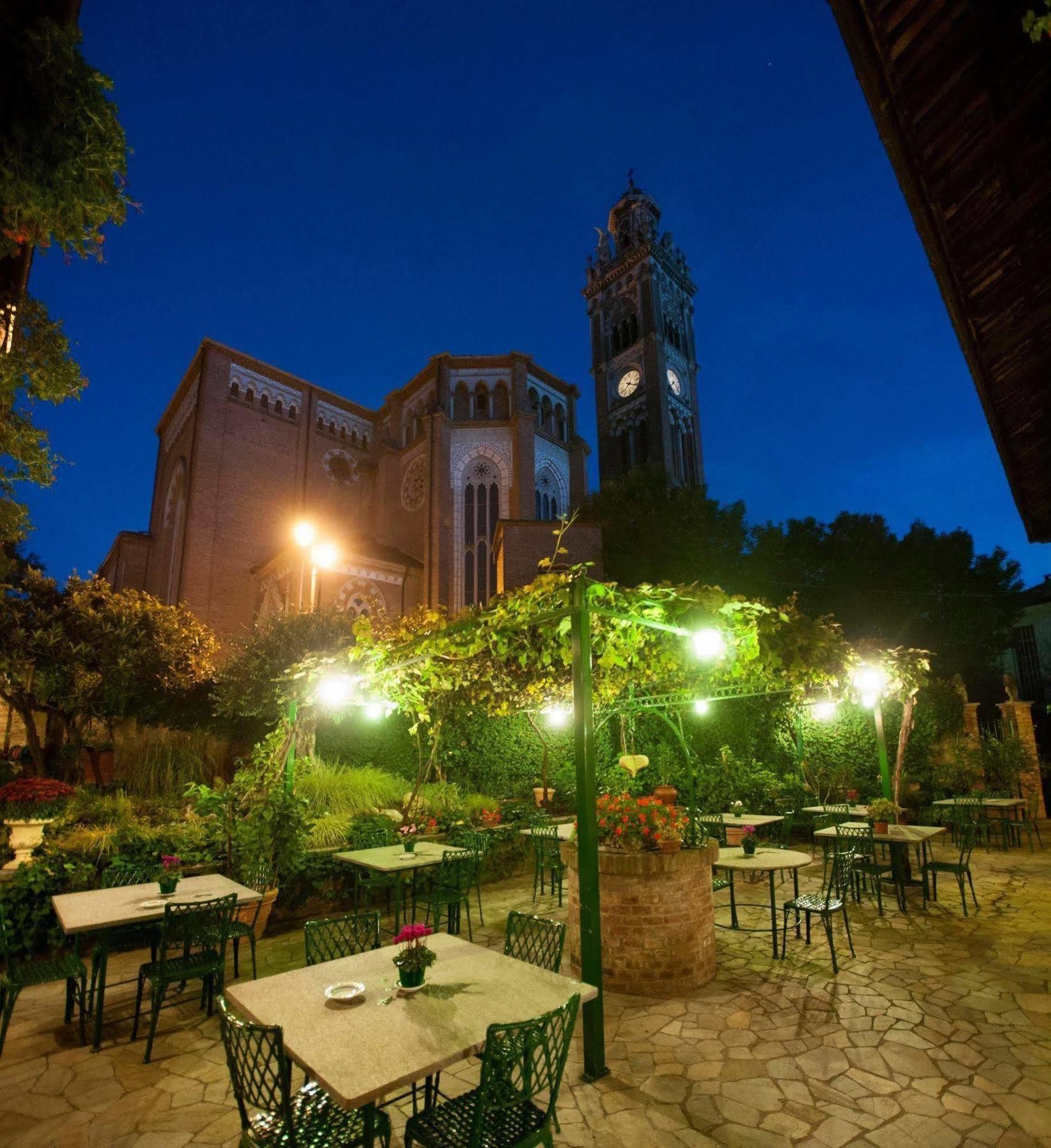 Felicin - Ristorante Albergo "Dimora Storica" Monforte dʼAlba Екстериор снимка